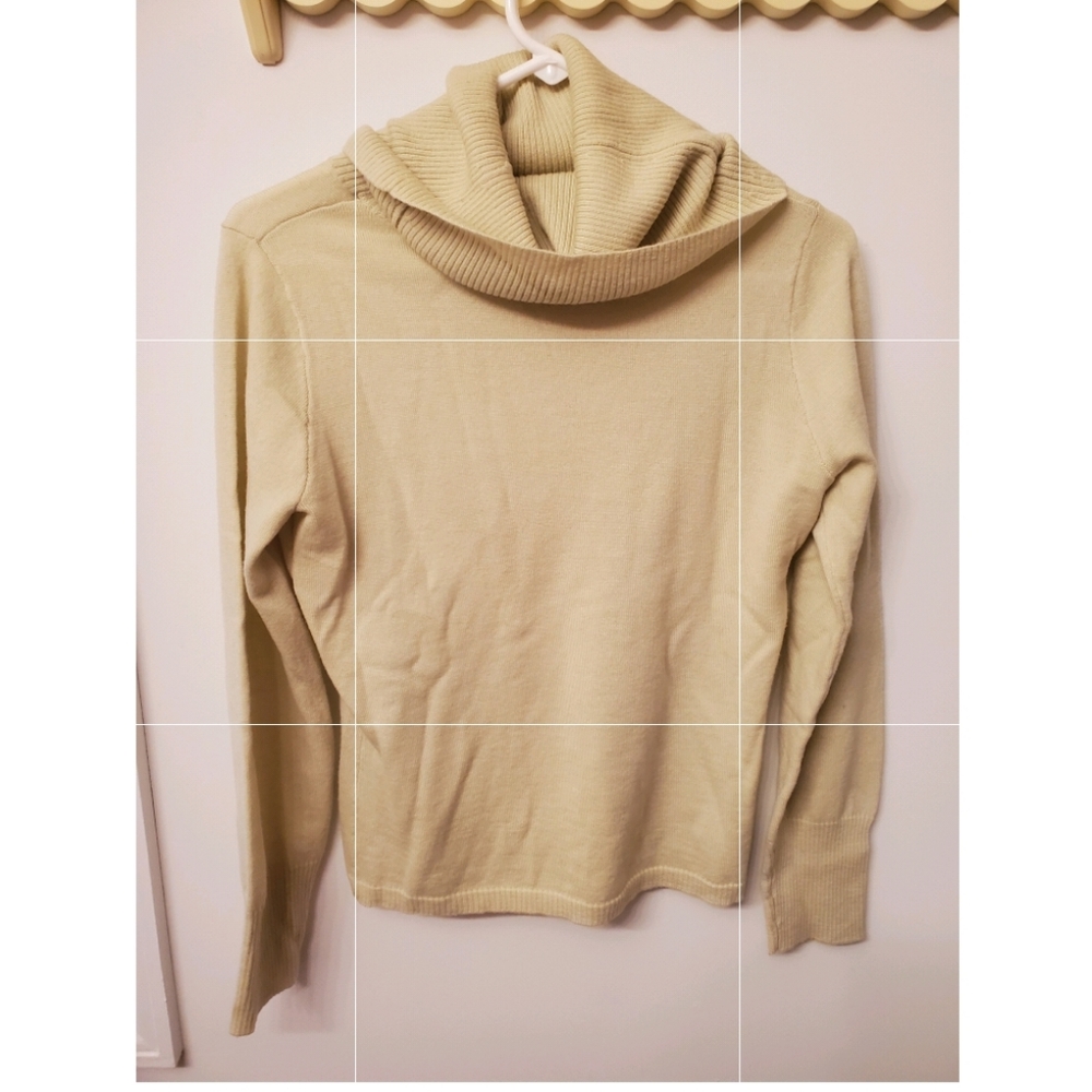 Banana Republic light lime sweater